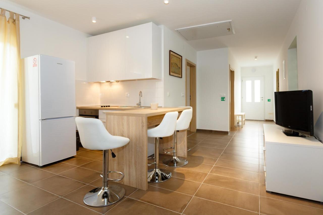 Villa Mirela Apartment Vrbnik Zewnętrze zdjęcie