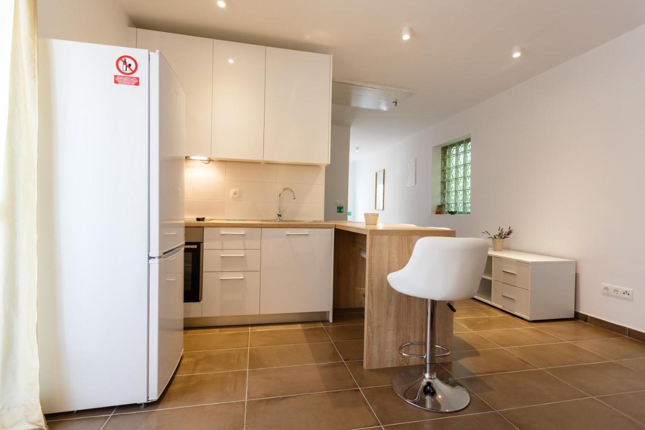 Villa Mirela Apartment Vrbnik Zewnętrze zdjęcie