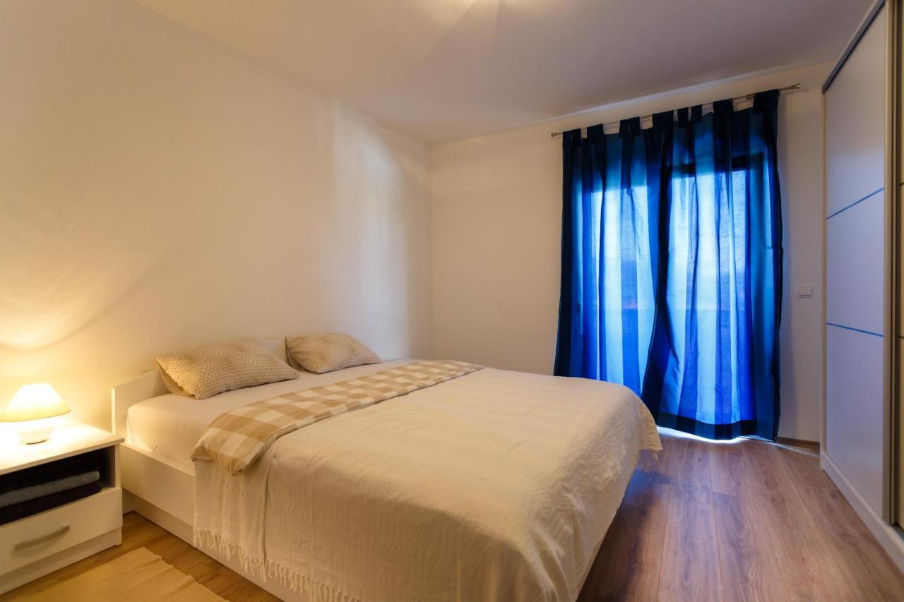 Villa Mirela Apartment Vrbnik Zewnętrze zdjęcie