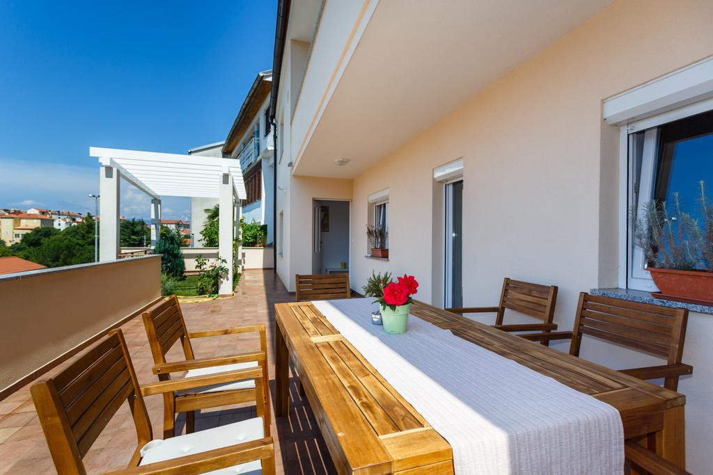 Villa Mirela Apartment Vrbnik Zewnętrze zdjęcie