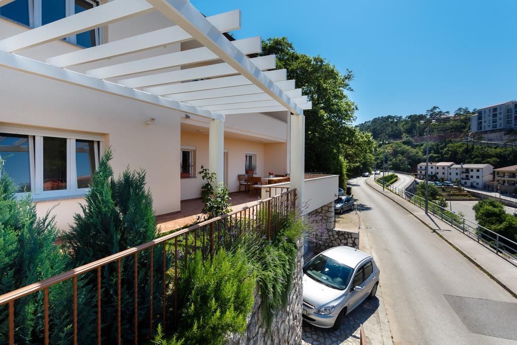 Villa Mirela Apartment Vrbnik Zewnętrze zdjęcie
