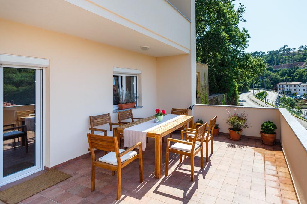 Villa Mirela Apartment Vrbnik Zewnętrze zdjęcie