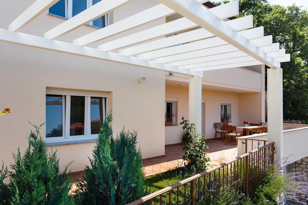 Villa Mirela Apartment Vrbnik Zewnętrze zdjęcie