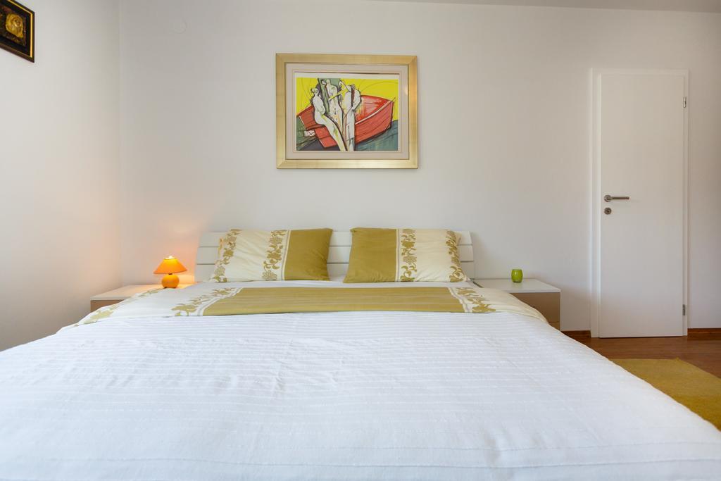 Villa Mirela Apartment Vrbnik Zewnętrze zdjęcie